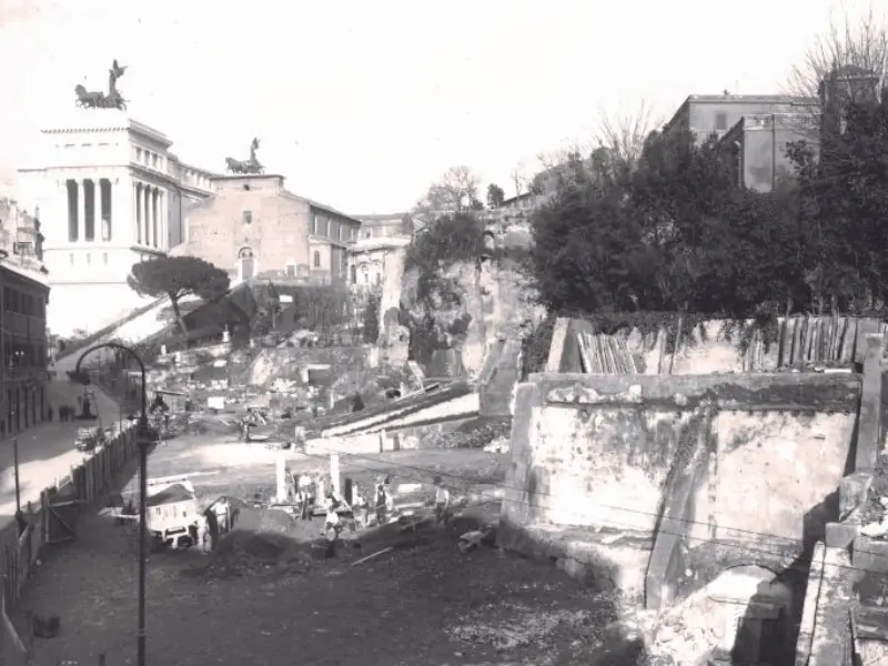 Nostalgia for a Vanishing Present. The Demolitions in Rome in Public Debate Between the Late Nineteenth and Early Twentieth Centuries